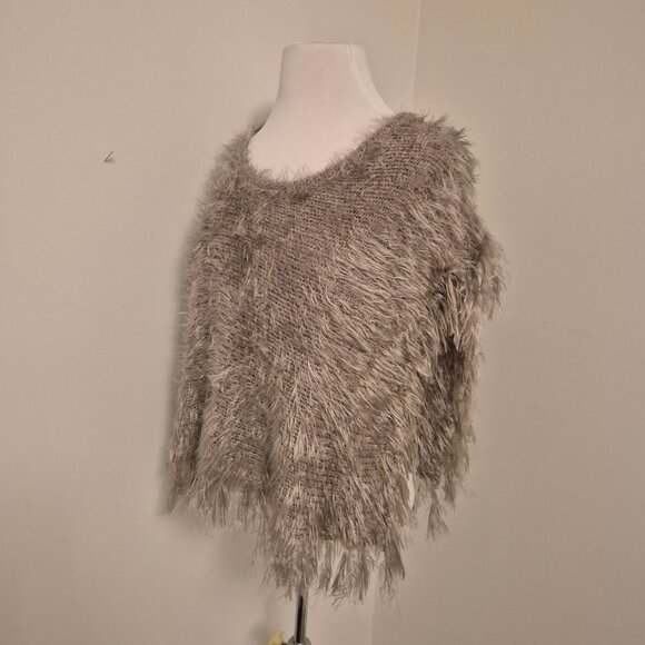 Taupe Sweater Shrug For Comfort and Easy Movement 1 Size - Picture 5 of 6